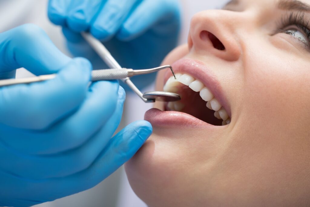 هزینه دندانپزشکی در تهران و کرج: راهنمای کامل برای آگاهی از هزینه‌های دندانپزشکی